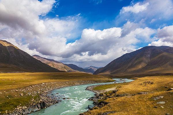 Les bons gestes à avoir pour préserver la nature kirghize en voyage